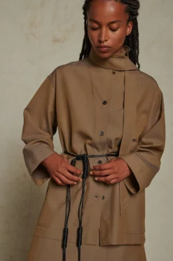 Soeur VESTE ARCHET 14 Soeur VESTE ARCHET -Soeur Soldes Boutique 01 019 ARCHET REINE ANTIGONE ALES WALK 0037 scaled