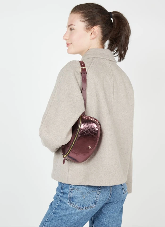 LA LILI - Banane En Cuir Métallisé | Rouge 2 LA LILI - Banane En Cuir Métallisé | Rouge – Image 2